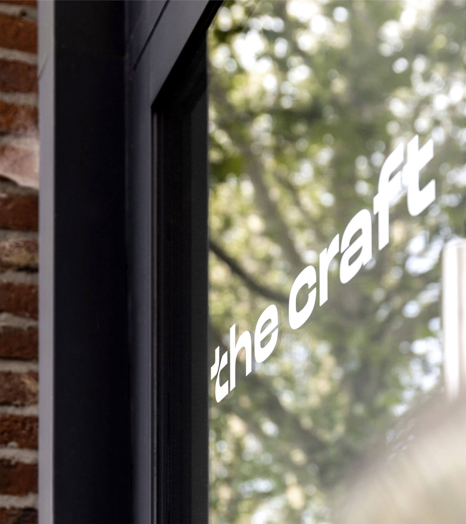 The craft logo signage deur